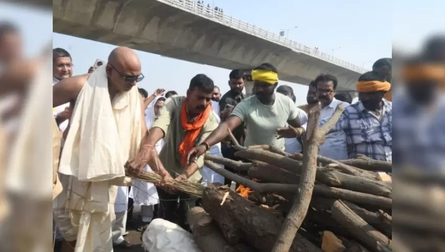 Sharda Sinha: कोकिला शारदा सिन्हा पंचतत्व में हुईं विलीन, अंतिम सफर में बजा आखिरी छठ गीत