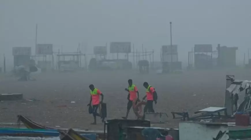 Fangal storm: आज पुडुचेरी और तमिलनाडु से टकराएगा फेंगल तूफान, 90 किमी प्रति घंटे की रफ्तार से चलेगी हवा